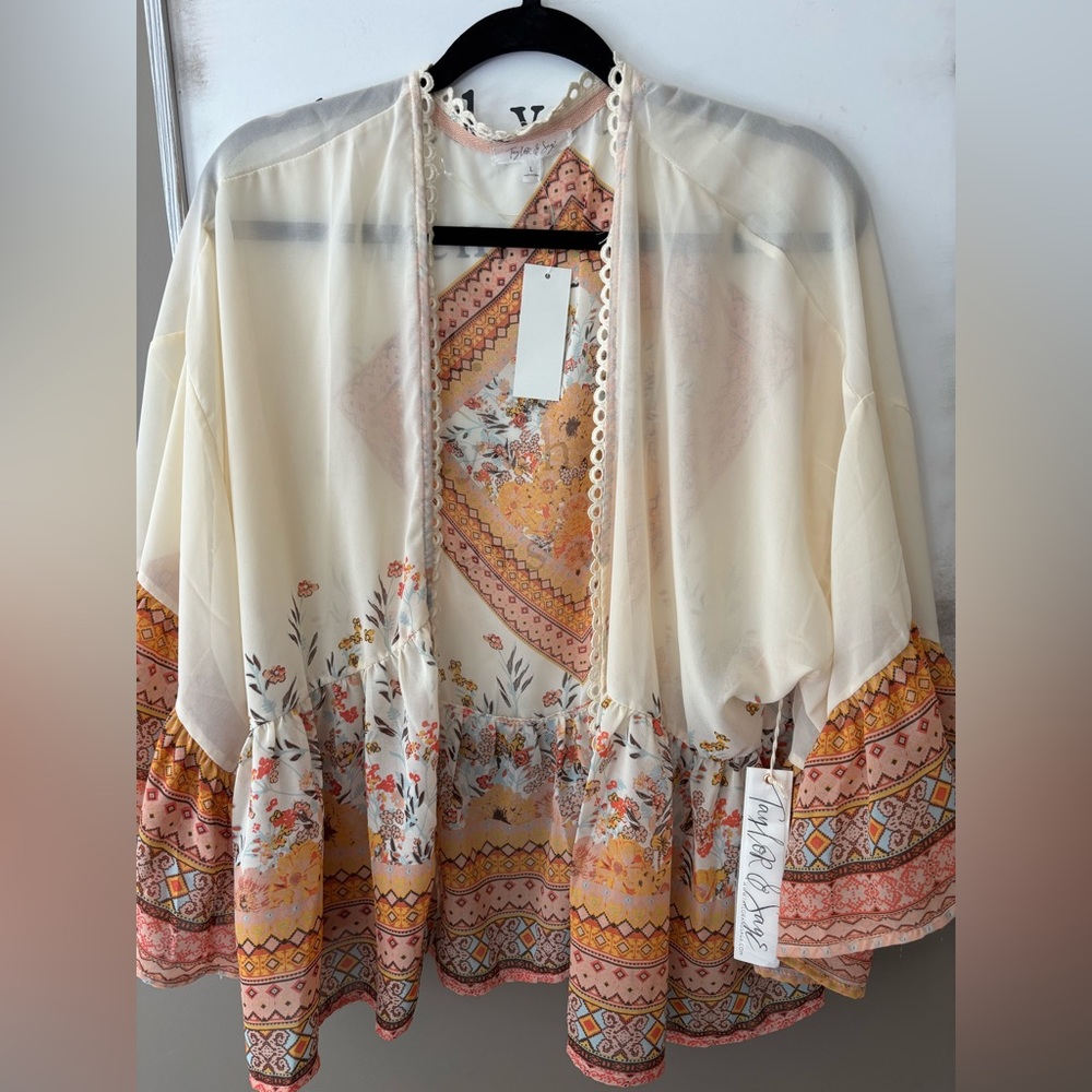 NWT Sheer Country Boho Cottage Fairy Core Kimono.  Floral 3/4 Bell Sleeves
